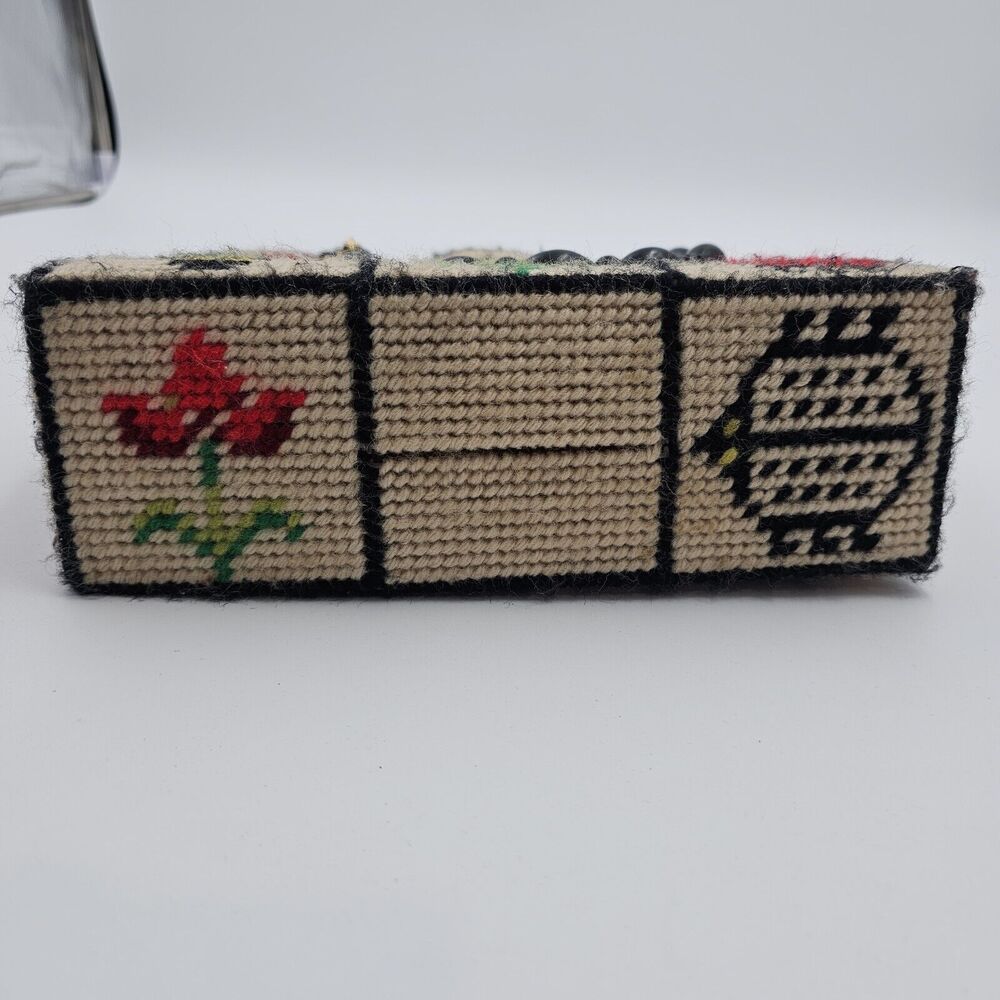 Needlepoint Vintage Bag With Flowers, Bees And Lady Bugs 1970s Plastic Canvas - Picture 6 of 16